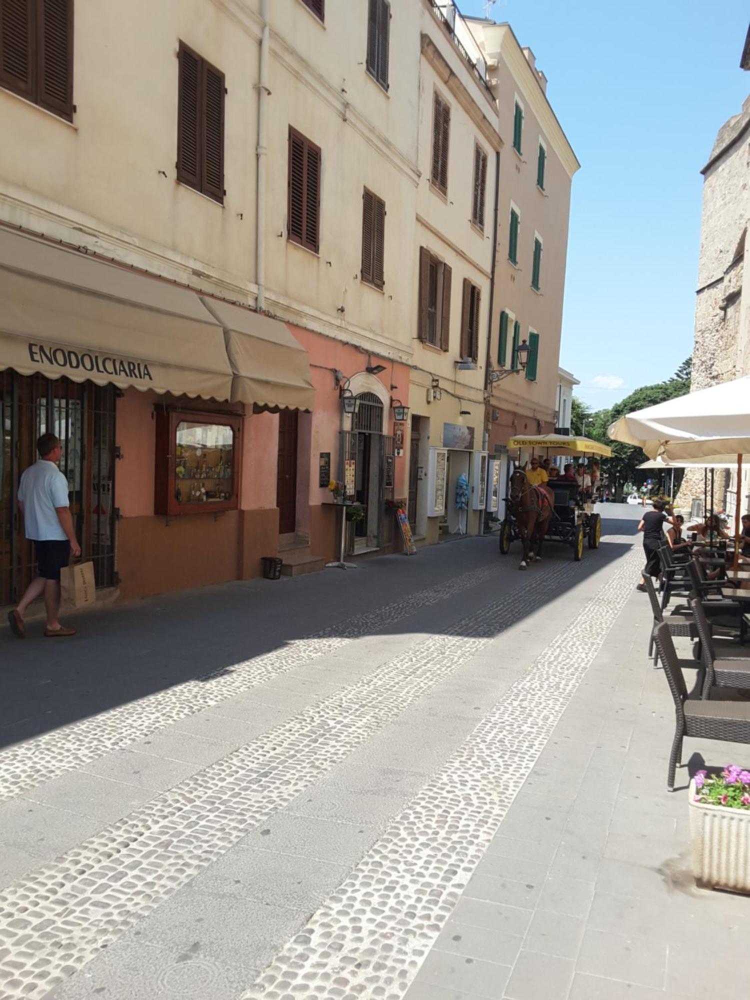 Nice Apt In A Street In Old Town ألغيرو المظهر الخارجي الصورة