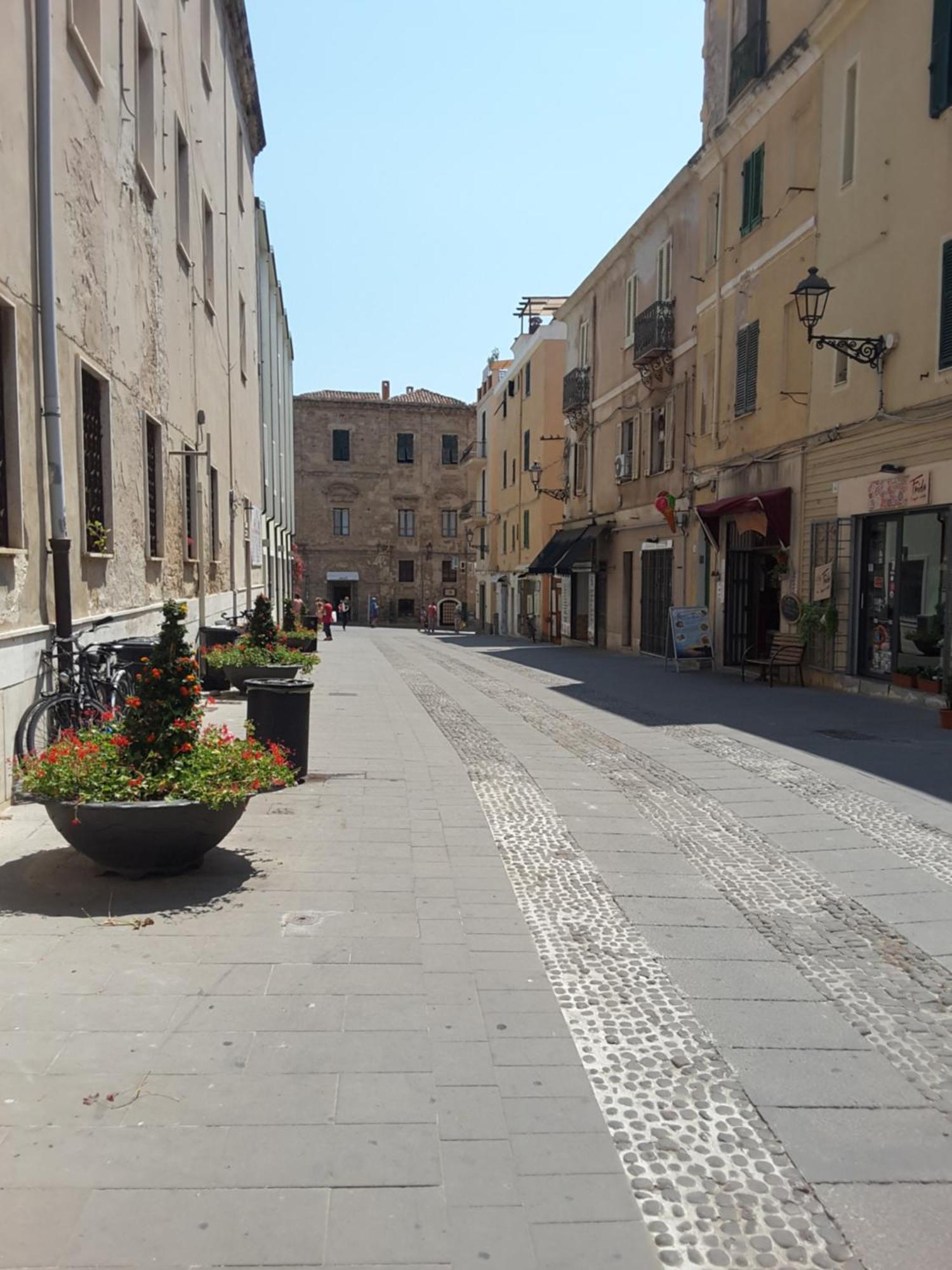 Nice Apt In A Street In Old Town ألغيرو المظهر الخارجي الصورة